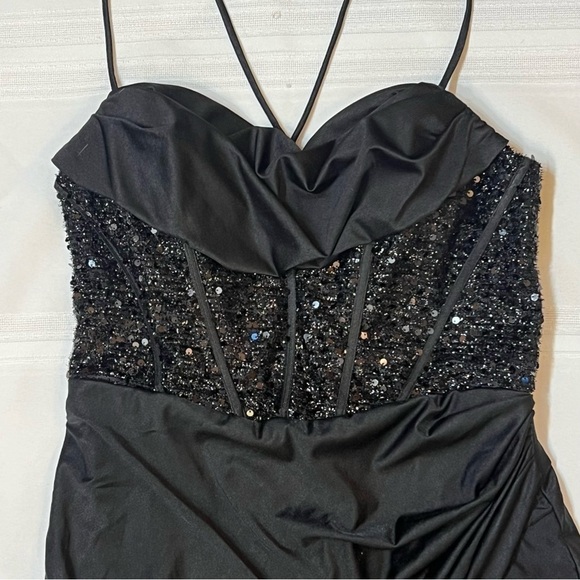Corset Gown Sequin Bodice Mermaid‎ Train Slit Blk See measurements EUC 
💥SALE💥 - Picture 6 of 9